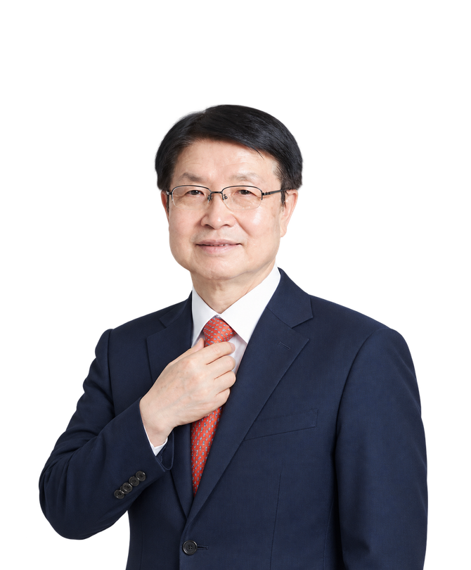 homepage2_portrait_670x810_ratio_fixed.png